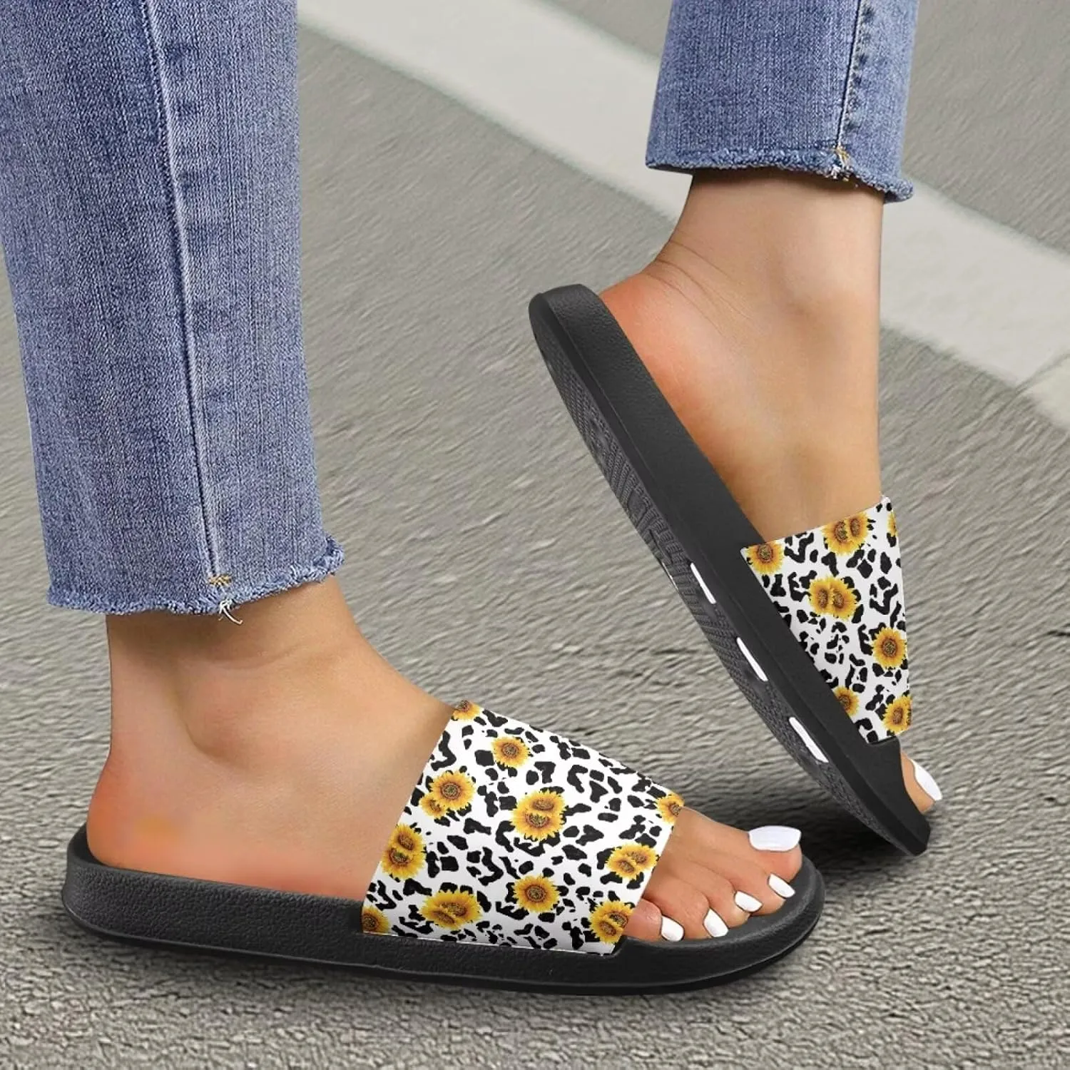 Binienty Women's Wide Slide Sandals Trendy Beach Flip Flops Lightweight Flat Slide Sandals for Daily Walks,Poolside,Water Park