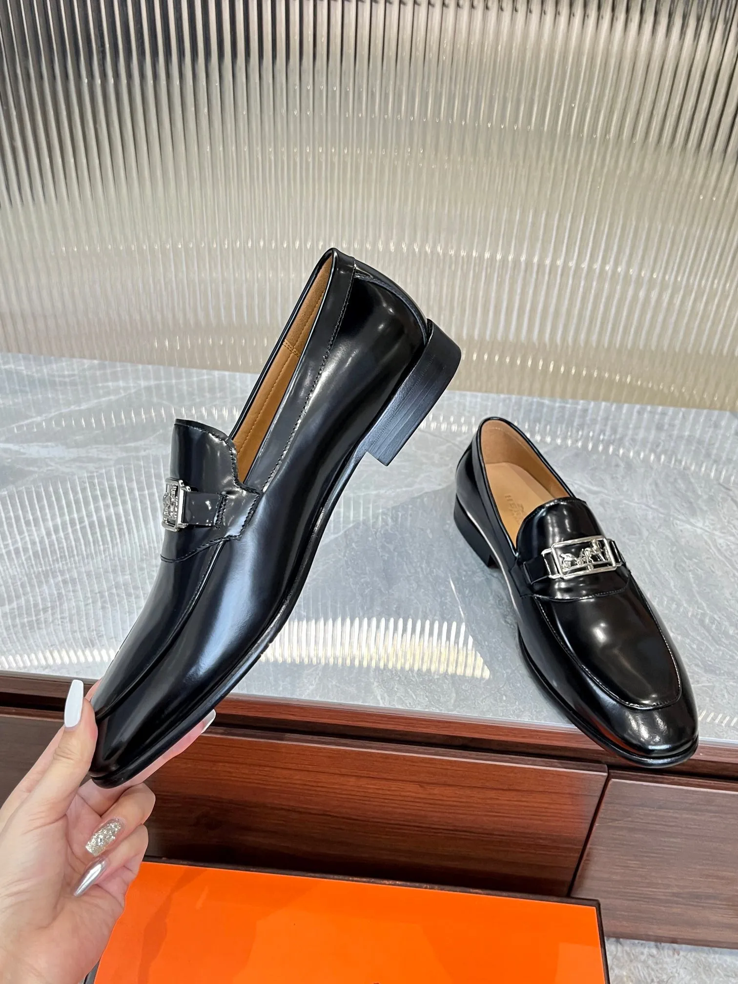 HM SILVER BUCKLE LOAFER BLACK CALFSKIN