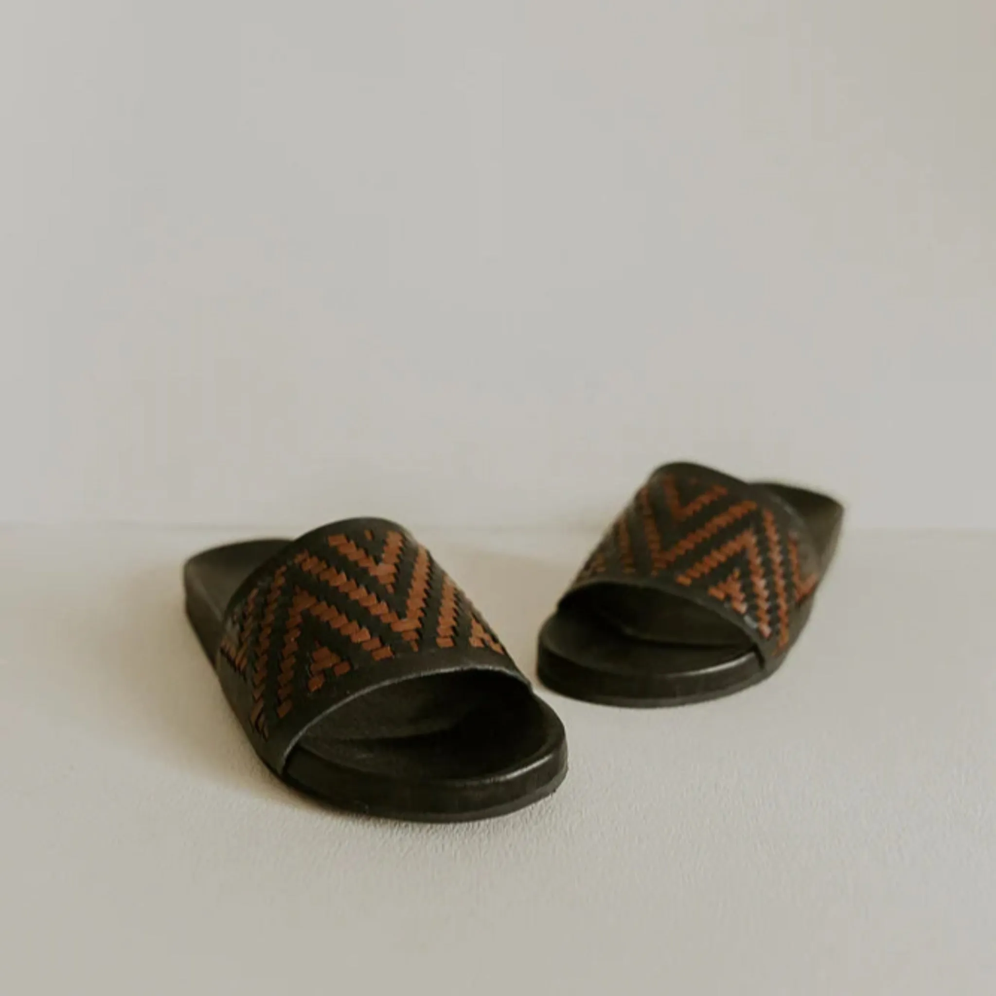 Kwara | Woman's Woven Slide