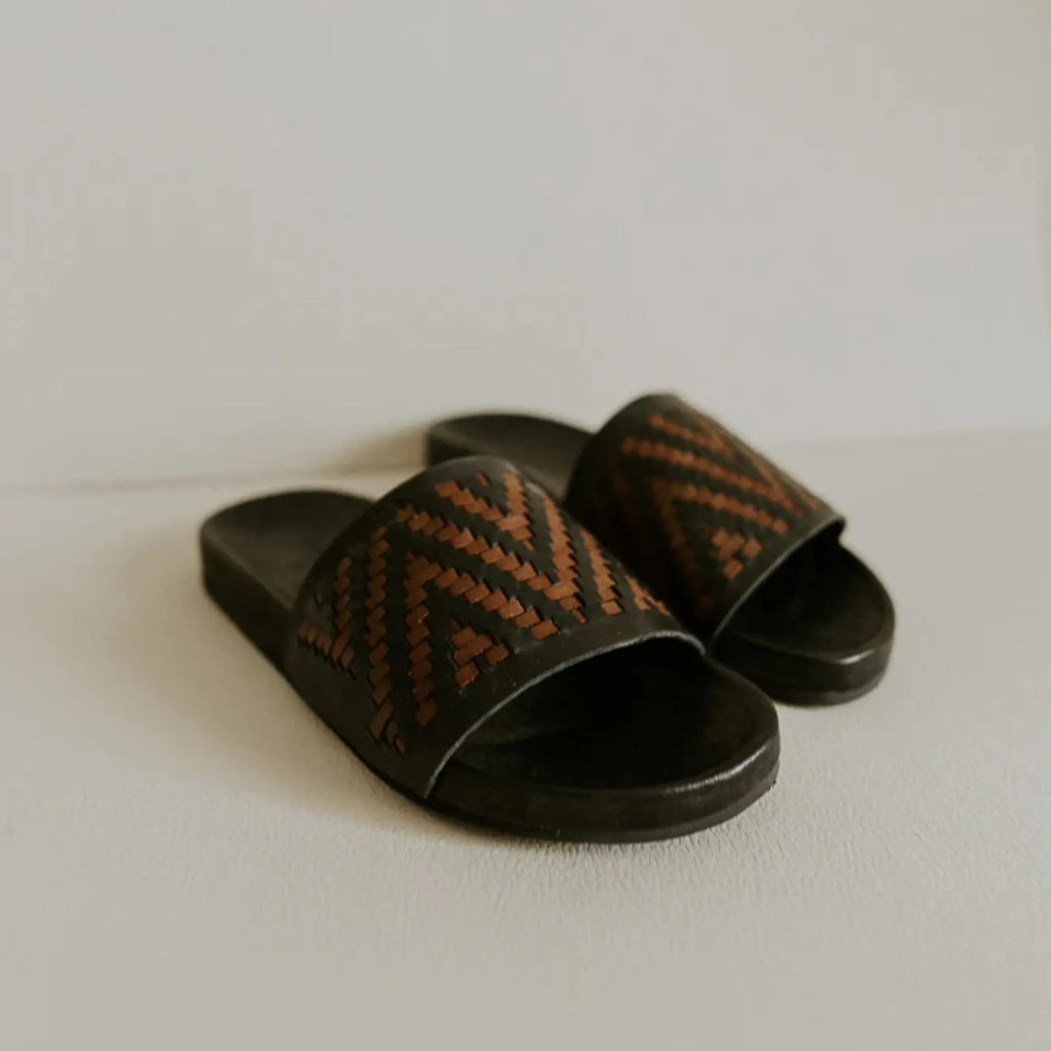 Kwara | Woman's Woven Slide