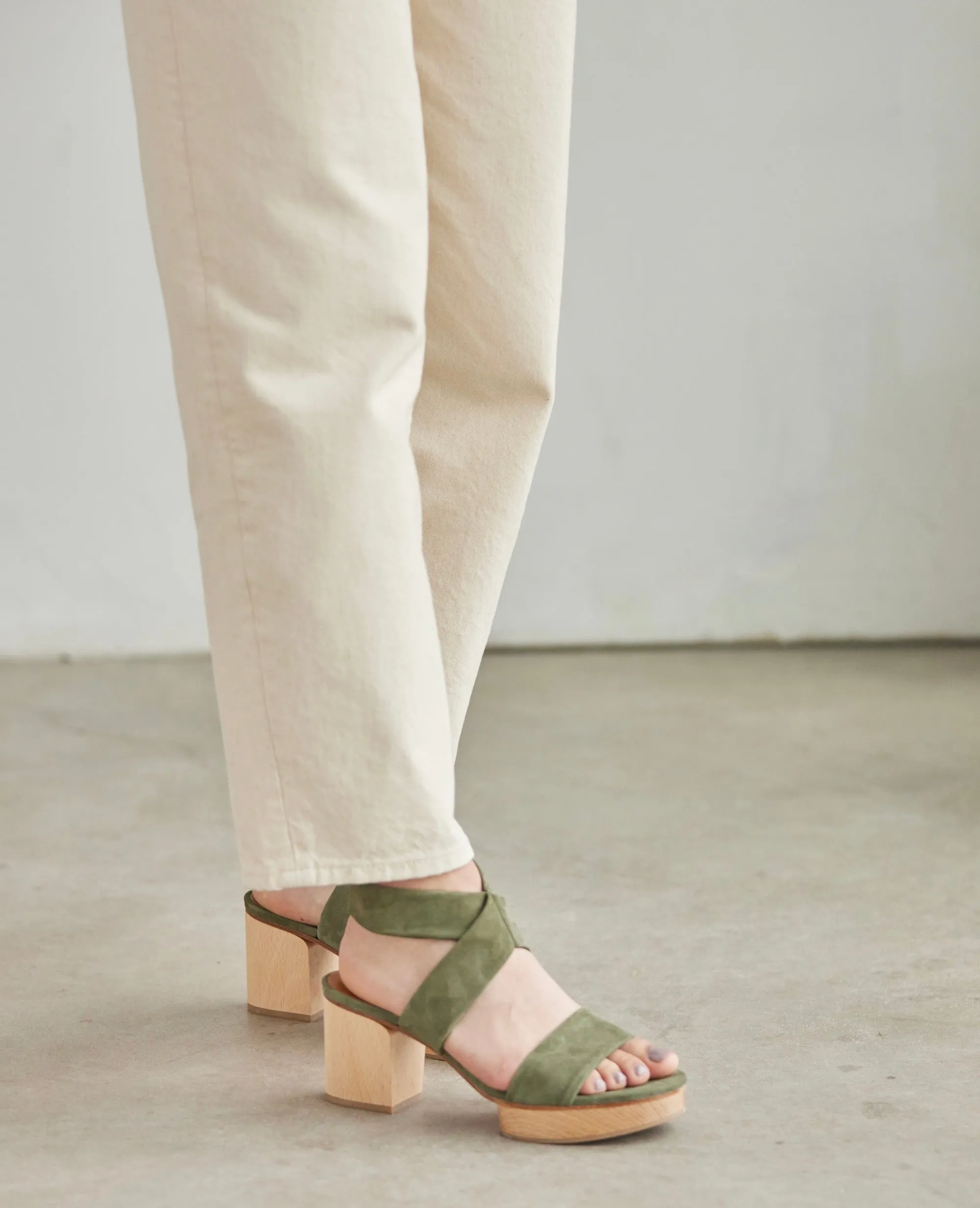 Robin Clog
