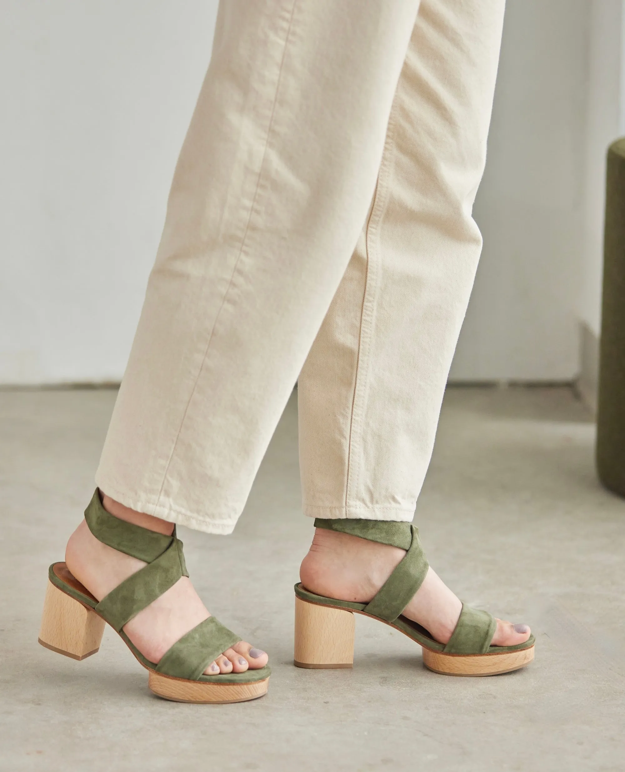Robin Clog