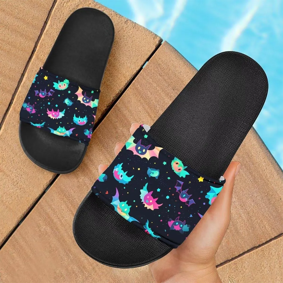 Sandals Women Comfortable Lightweight Summer Sandals Non Slip Slides Spooky Bat Print Beach Hotel Indoor Outdoor