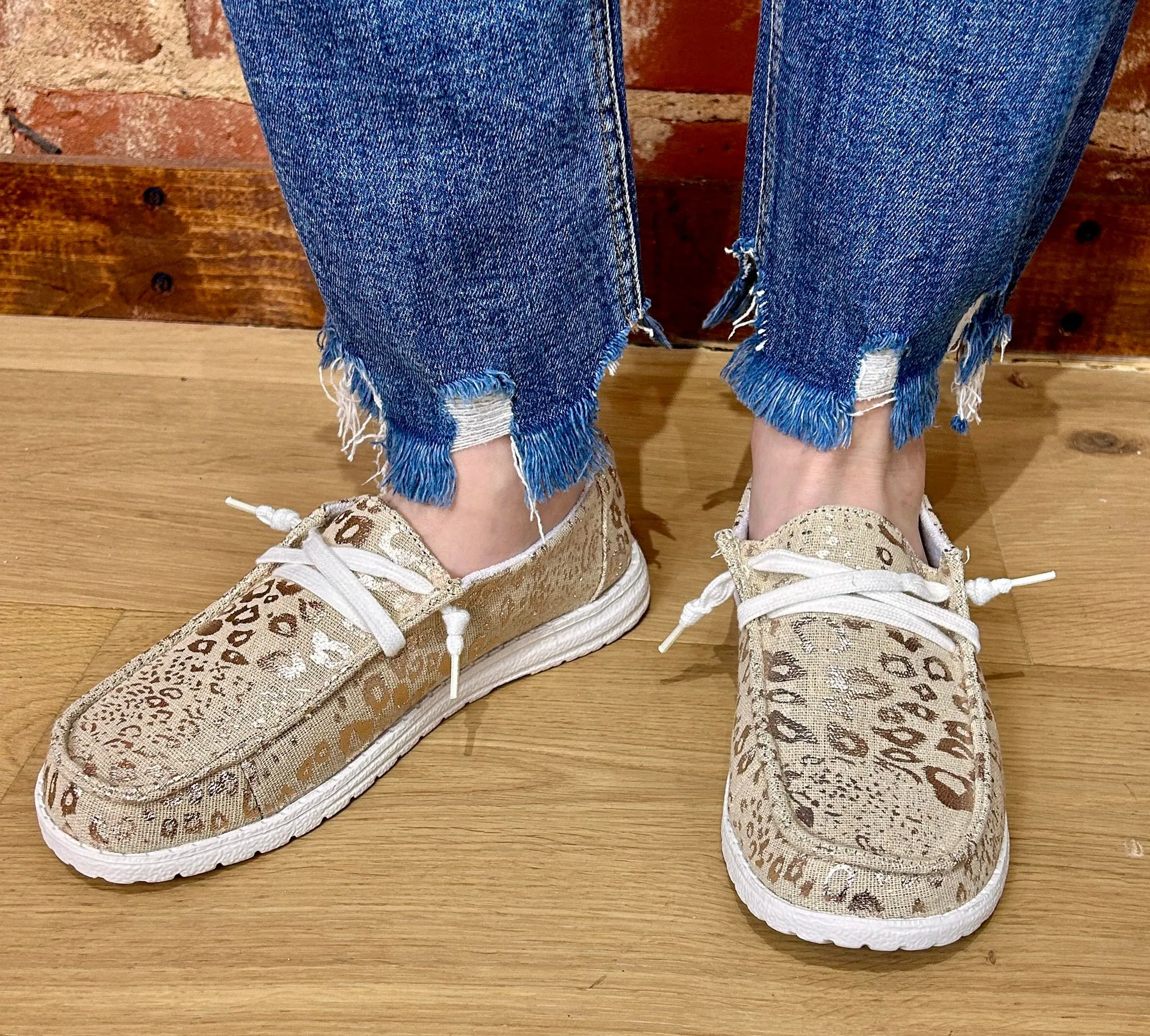 SHOW STOPPER SLIP ON SNEAKER