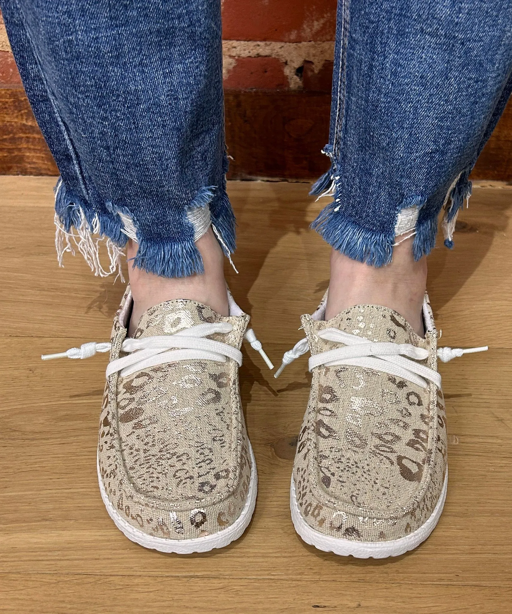 SHOW STOPPER SLIP ON SNEAKER