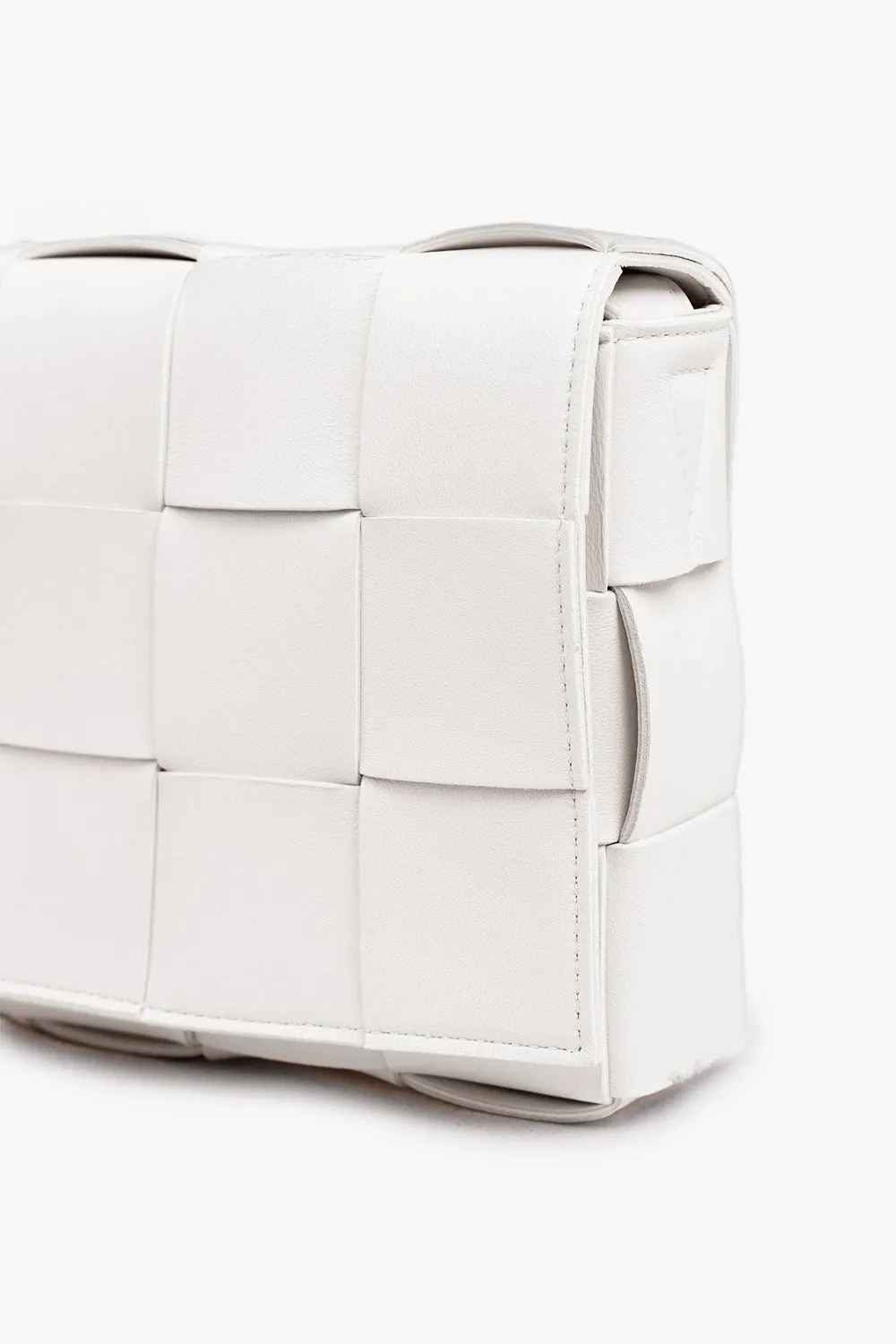 SMALL WOVEN CASSETTE BAG | WHITE/GOLD