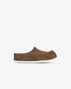 Suede clog