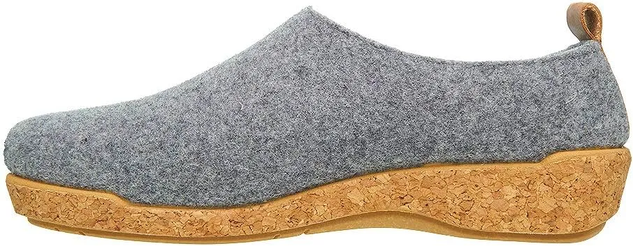 Taos Footwear Women's Wonderwool Clog